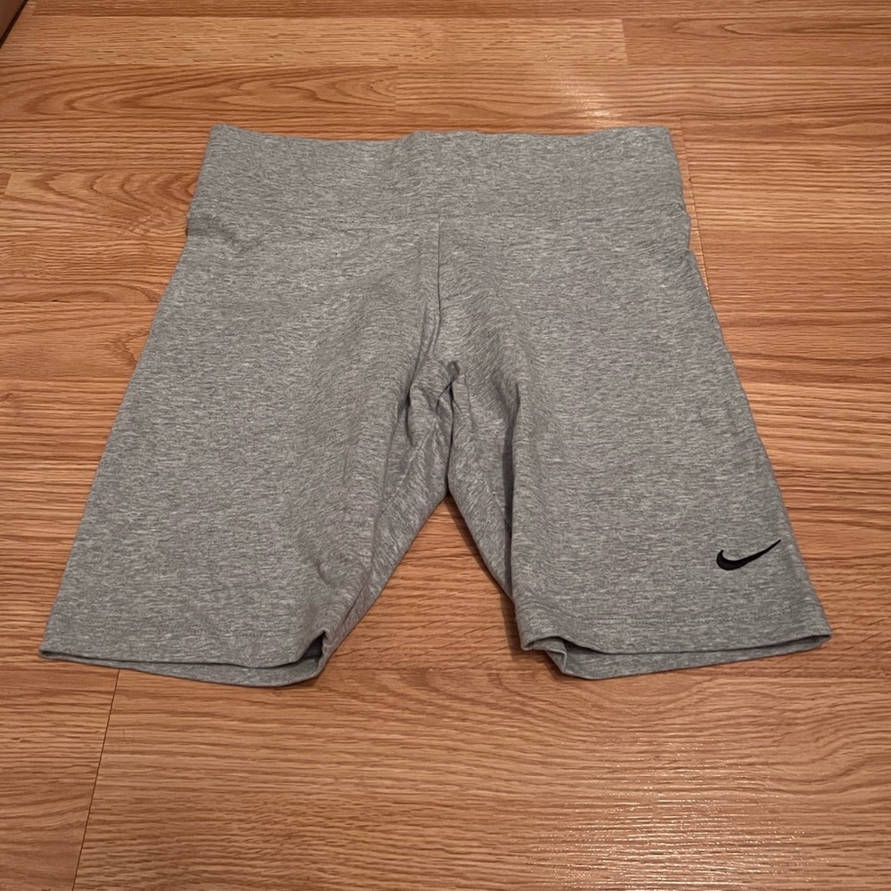 NIKE Women's Mid-Rise Bike Shorts